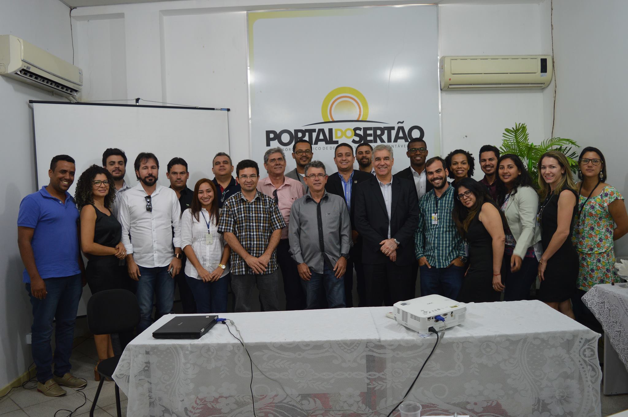 Comitiva do Governo do Estado do Tocantins  visita Consórcio Portal do Sertão.