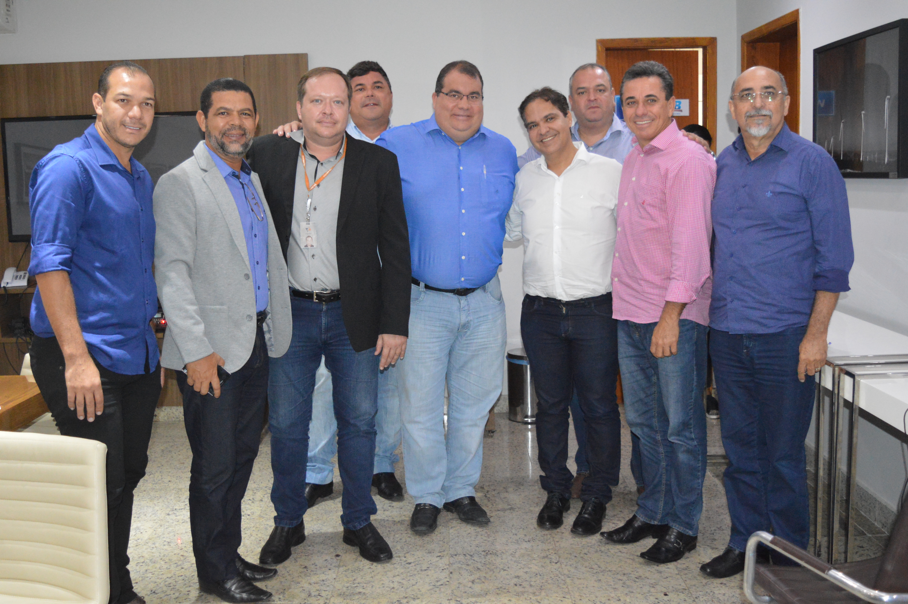 Presidente e prefeitos do Consórcio Portal do Sertão participam de reunião na UPB com a ViaBahia 