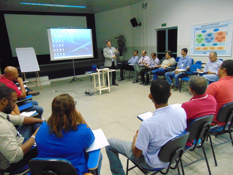 Embasa reúne colaboradores para discutir planos municipais de saneamento na área de atuação do Consórcio Portal do Sertão