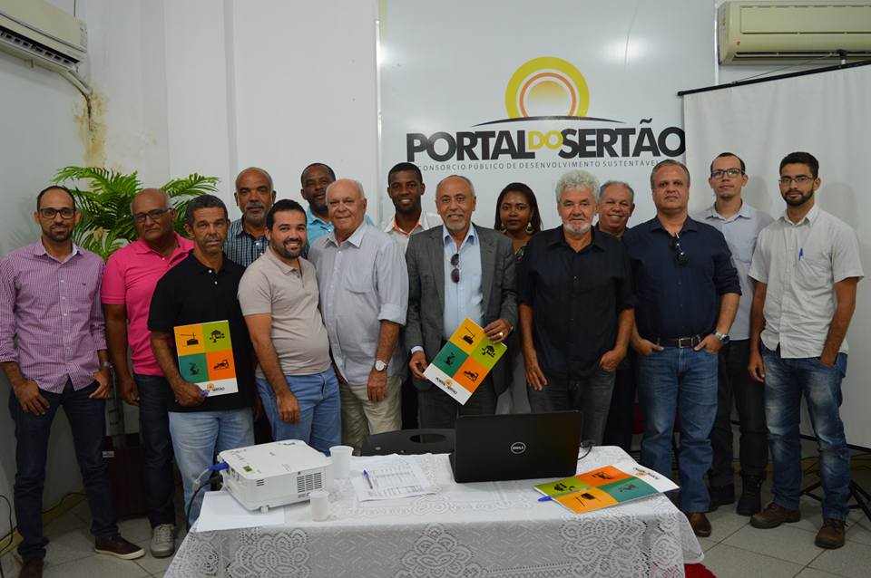 Consórcio portal do sertão juntamente com a SEINFRA e Banco Mundial reúnem-se com Secretários de Infraestrutura e Obras dos municípios ...
