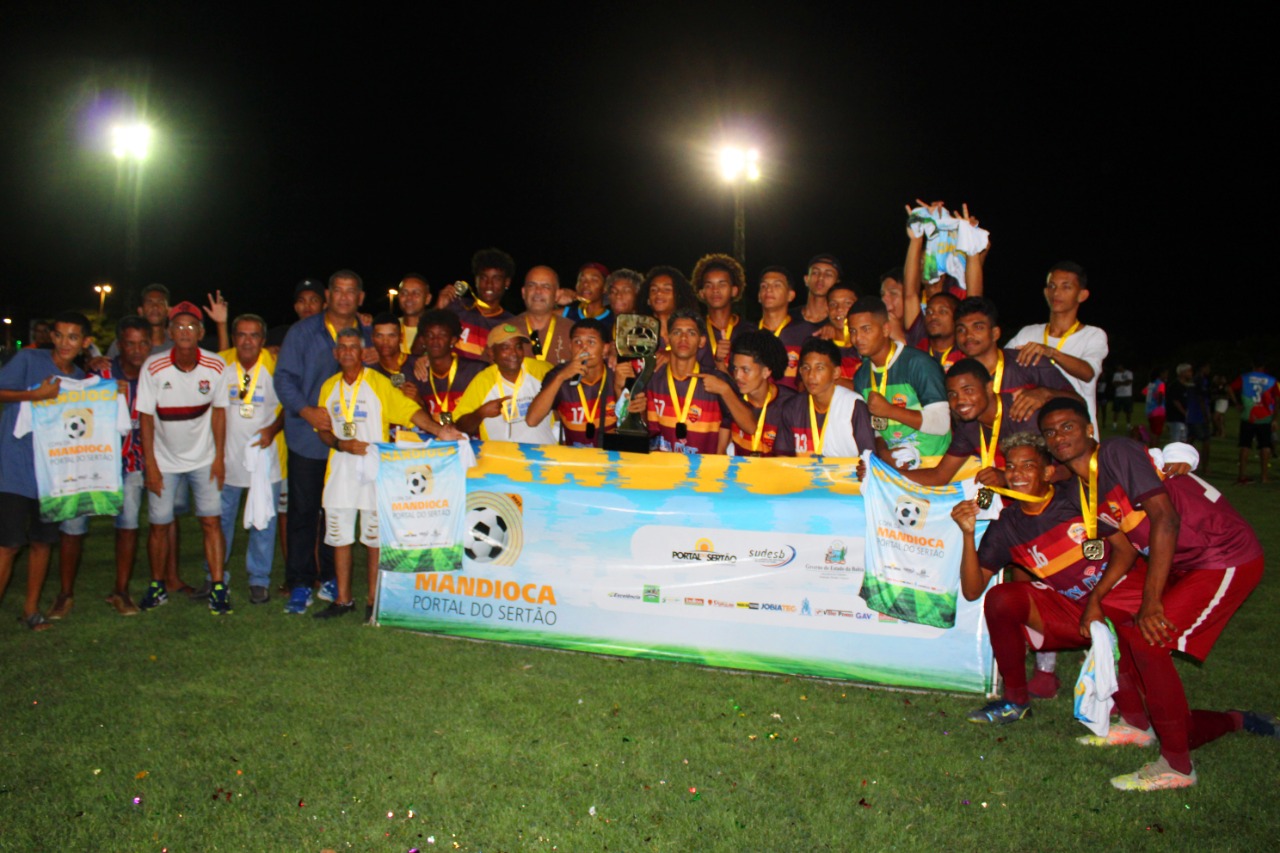 Seleção masculina de Santa Bárbara é campeão da Copa da Mandioca pela primeira vez