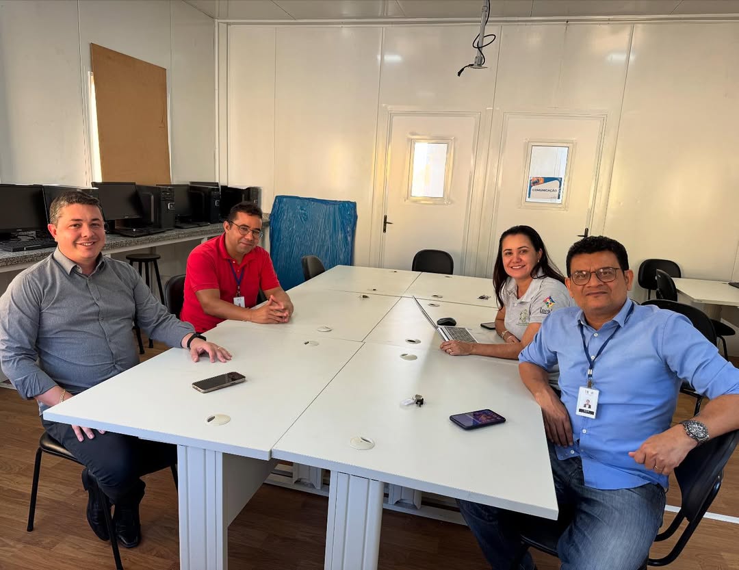 Reunião produtiva com o Diretor Jacson Machado, o Vice-diretor Odair Vieira e a gestora de pesquisa e professora Liz Oliveira, da ...